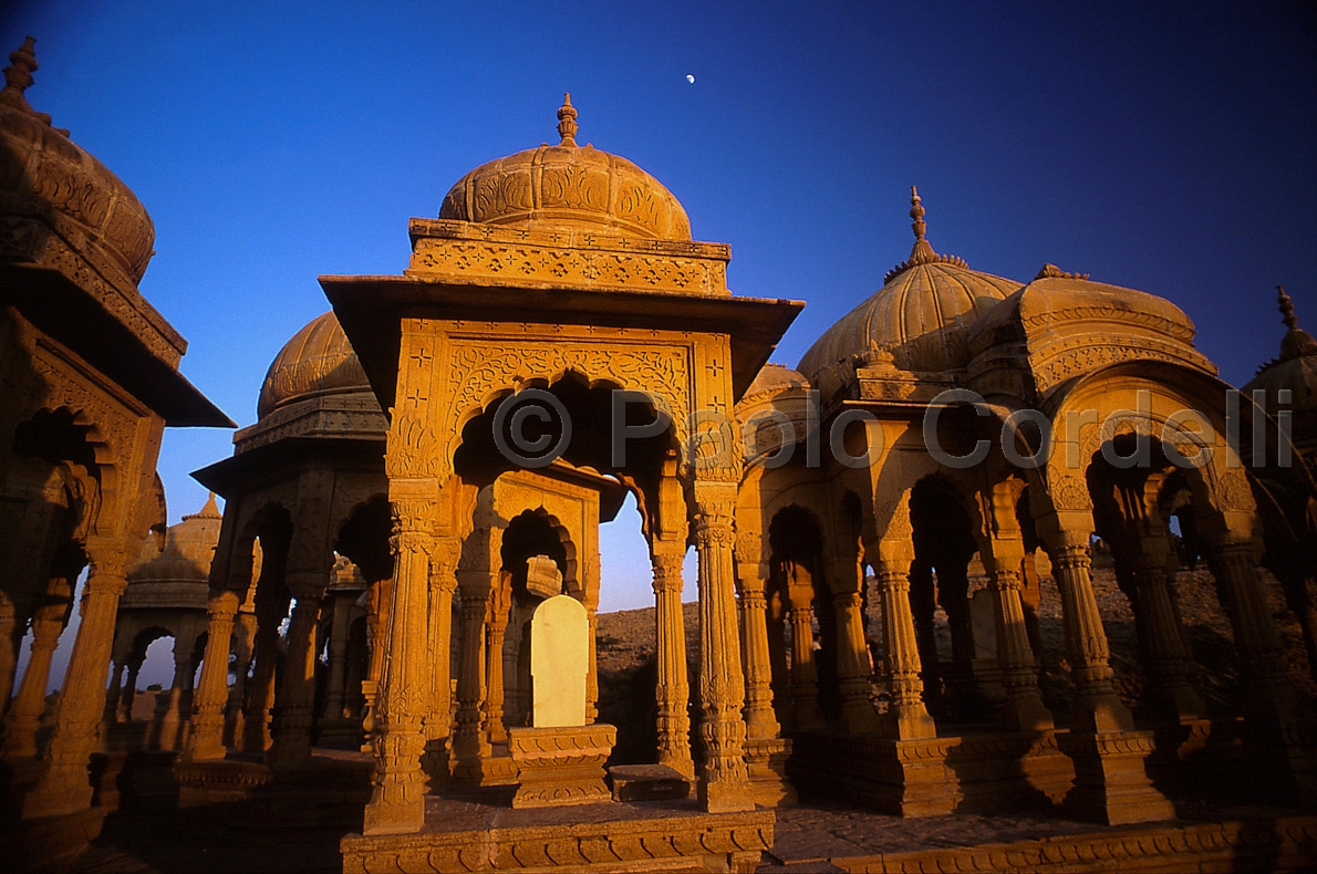 Vyas Chhatri (Cenotaphs), Jaisalmer, Rajasthan, India
(cod:India 17)